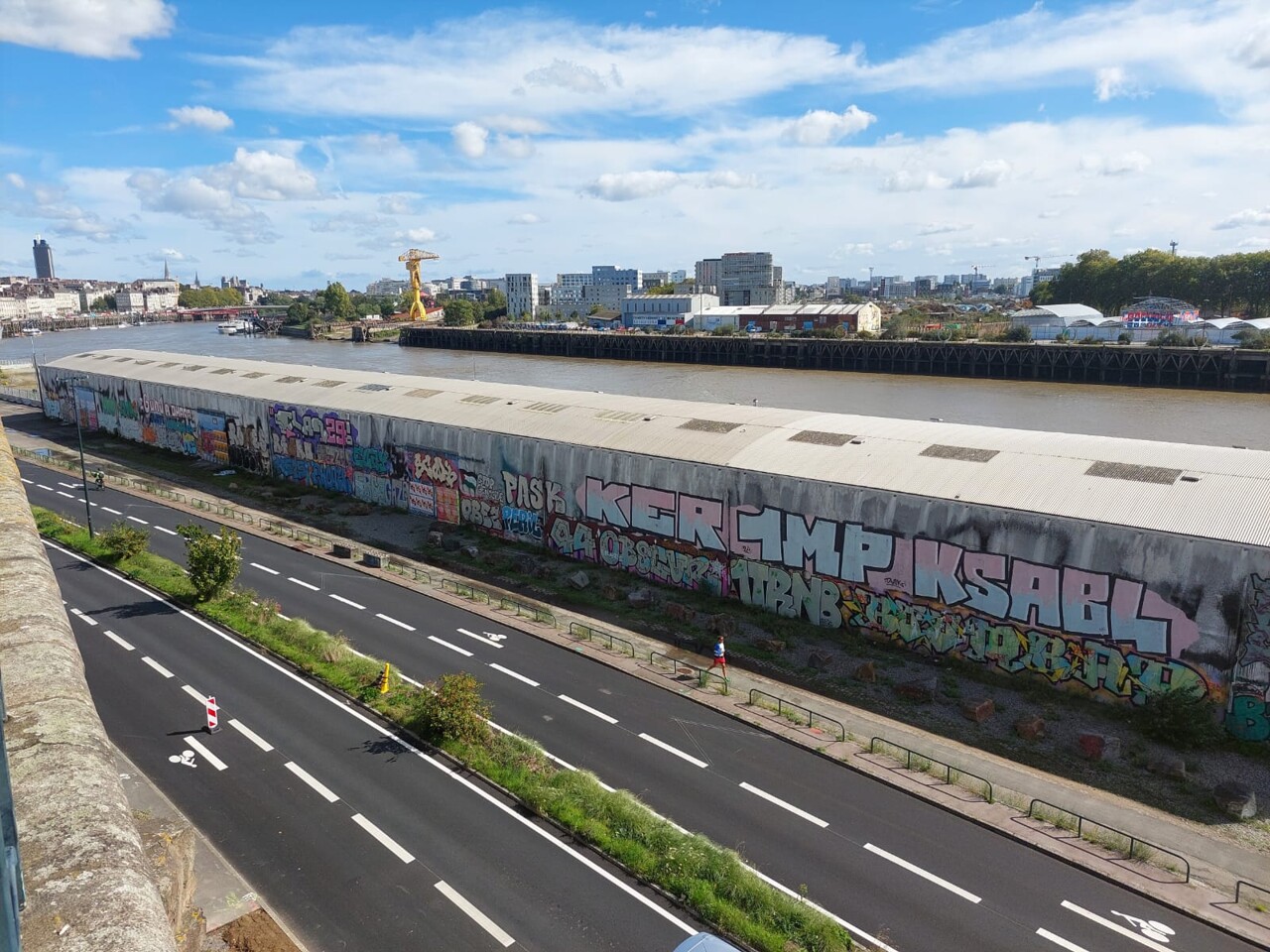 restaurant, hôtel et bureaux vont remplacer cet hangar situé en bord de Loire