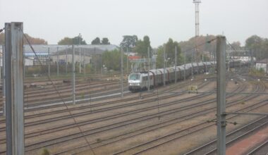 un incendie se déclare sur des voies près de Bordeaux, le trafic des trains paralysé