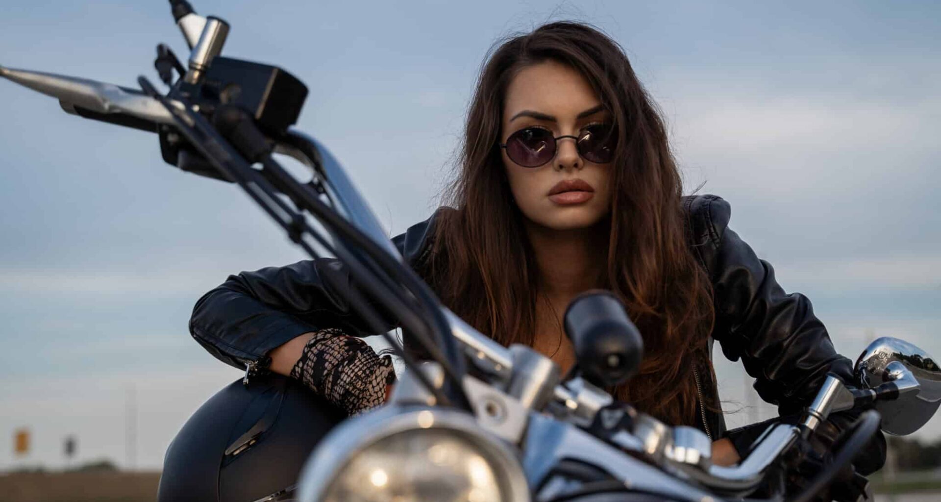 femme lunettes de soleil