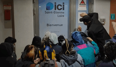 panique à la radio Ici Loire, des manifestants débarquent en force
