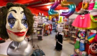 La boutique de farces et attrapes "Viva Samba" à Marseille ferme ses portes après 53 ans d'existence