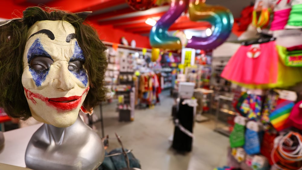 La boutique de farces et attrapes "Viva Samba" à Marseille ferme ses portes après 53 ans d'existence