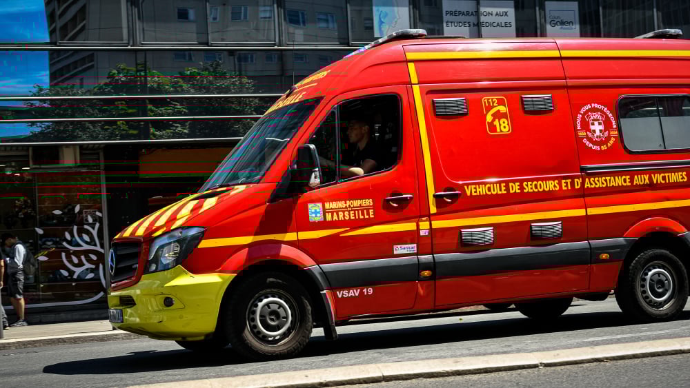 La passagère d'une moto grièvement blessée dans une collision, la conductrice de l'autre véhicule impliqué interpellée