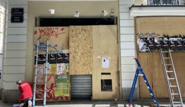 EN IMAGES. Banques, agences immobilières, commerces… Rennes se barricade avant le 10 septembre