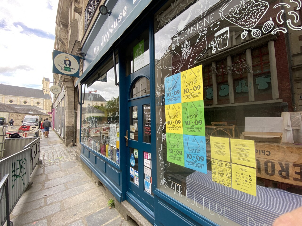"On veut taper très fort". Restos, coiffeurs, librairies… De nombreux commerces fermés à Rennes, ce mercredi