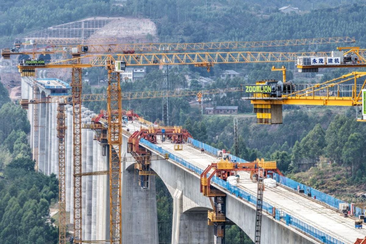 La Chine finalise la construction de cette "merveille industrielle" de 953 mètres de long conçue pour des TGV à 350 km/h