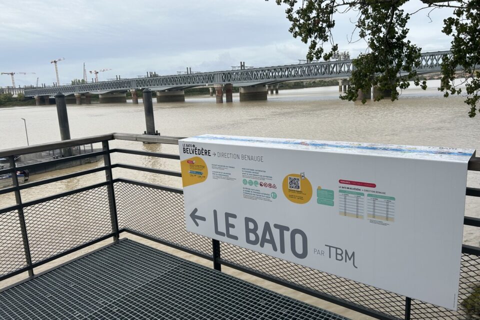 Un belvédère a été construit sur le ponton éponyme pour permettre aux habitants d'admirer la Garonne.