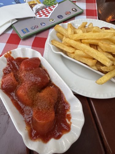 Munich curry wurst frite