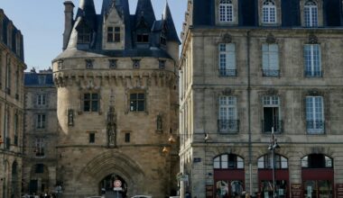 Pourquoi la porte Cailhau, bâtiment emblématique de Bordeaux, va s'illuminer en or