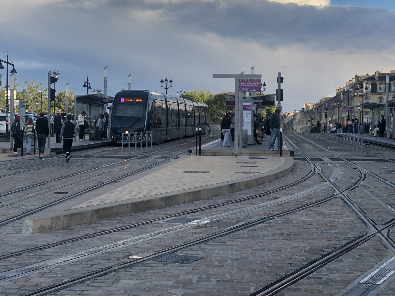 Pourquoi la porte de Bourgogne a perdu des accès PMR depuis le colossal chantier du tram à Bordeaux