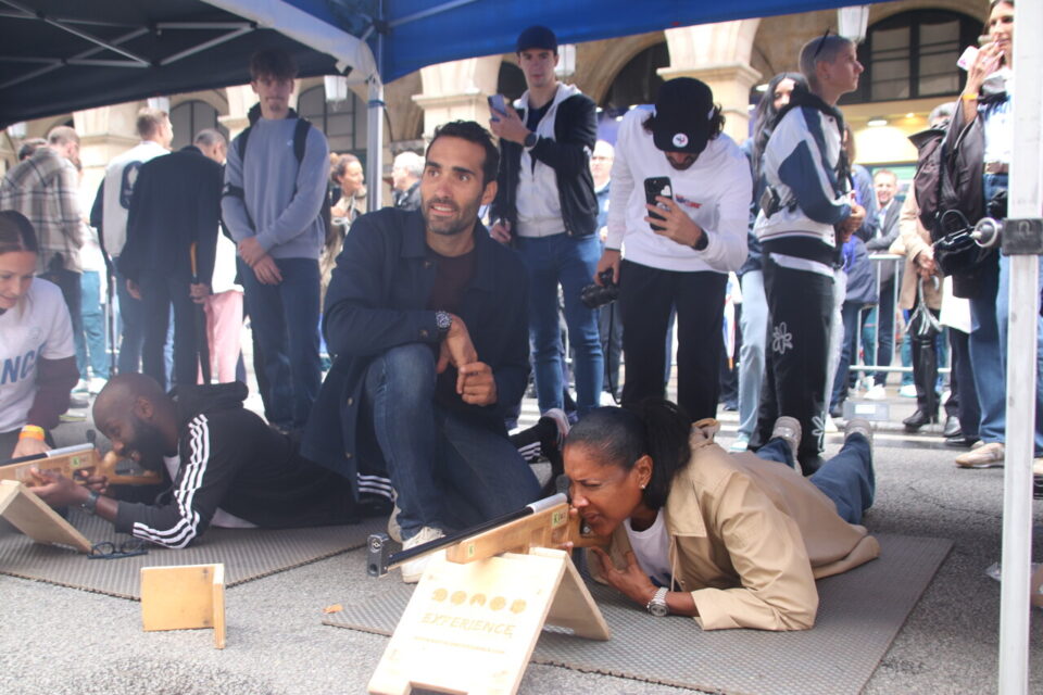 Le spécialiste du biathlon Martin Fourcade a pu coacher la légende de l'athélisme Marie-José Pérec sur son maniement de la carabine, dimanche 14 septembre 2024 lors de la Fête nationale du sport à Paris.