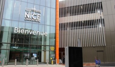 À Nice , une grande braderie s'installe trois jours dans ce centre commercial