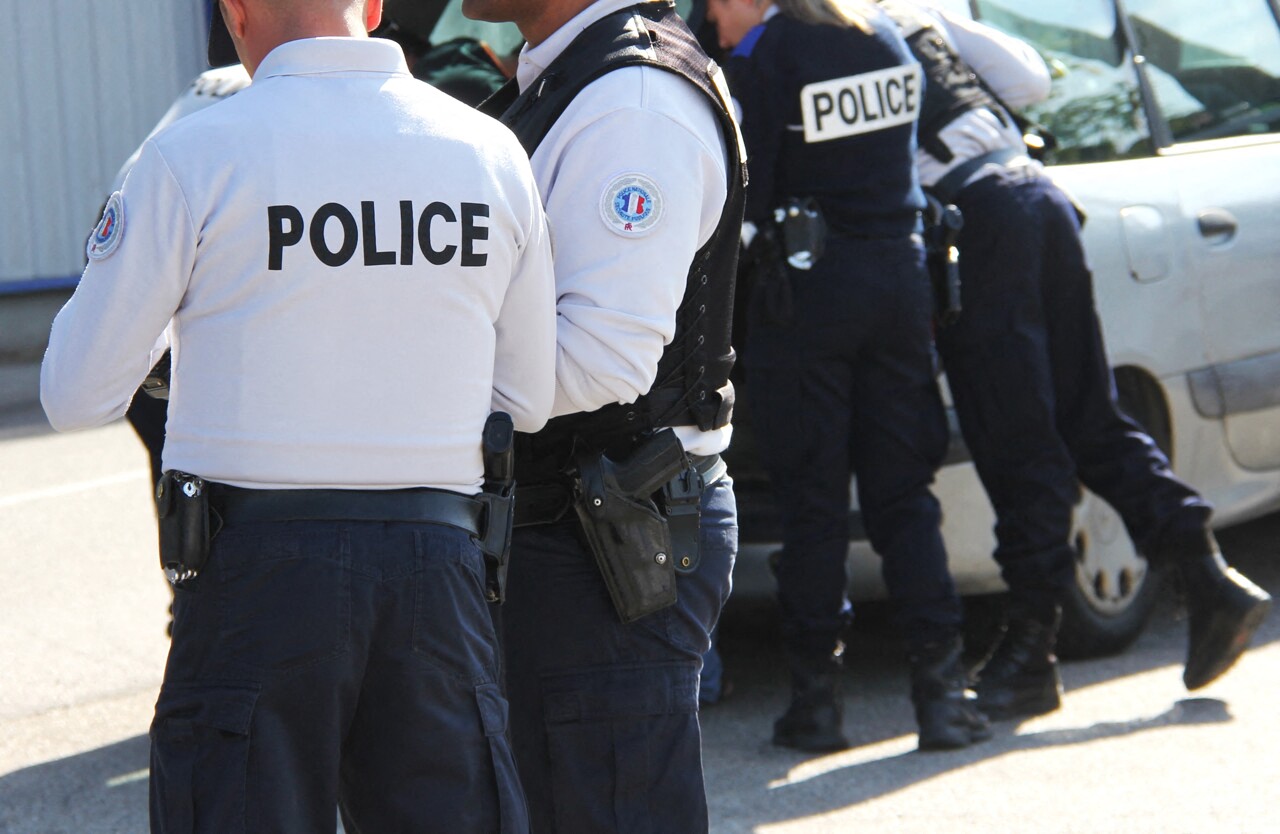 les policiers constatent des activités douteuses