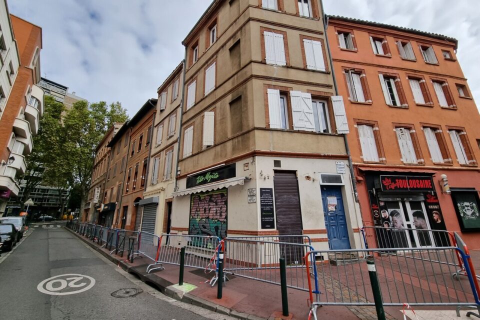 Les immeubles du 40 au 44 rue Merly ont tous été évacués en raison du risque d'effondrement du numéro 42