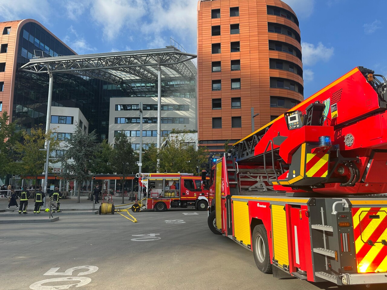 Lyon. Incendie devant la gare Part-Dieu, un bâtiment évacué : ce que l'on sait