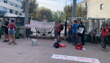 © S.F. - Ce 10 septembre 2025, entre 180 et 200 personnes bloquaient l'entrée du lycée Dumont d'Urville, à Toulon.