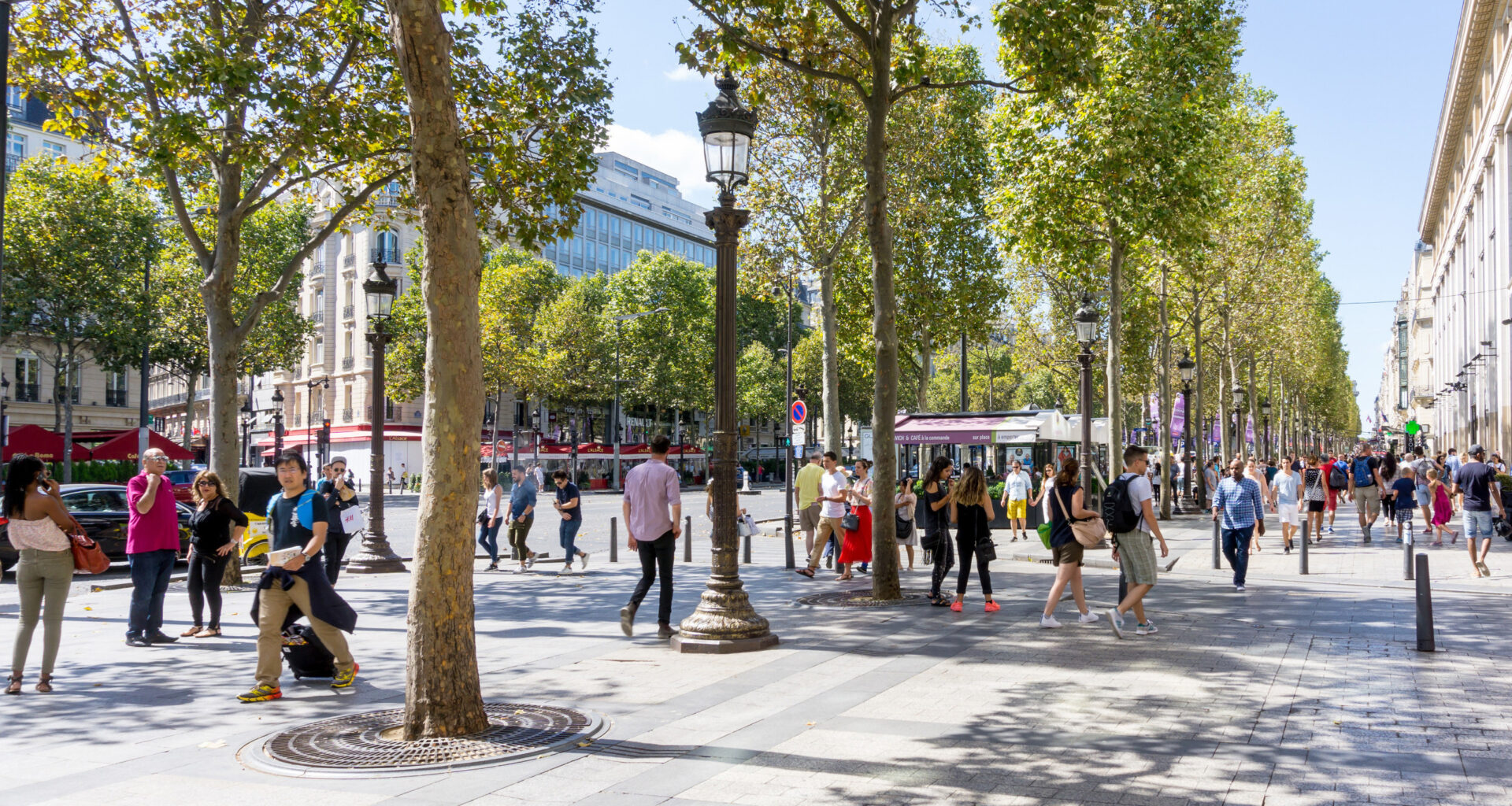 © Shutterstock - En 1925, la capitale frôlait les trois millions d’habitants. Aujourd’hui, ils ne sont plus que 2,1 millions. Une chute qui reflète l’histoire sociale et urbaine de Paris.