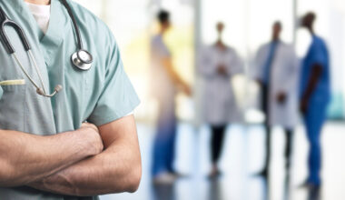 © Shutterstock - La campagne de recrutement menée par Appel Medical et JBM concerne 639 postes en Ile-de-France - majoritairement d'infirmiers, kiné, sage-femmes et aides-soignants - dont 62 en Essonne.