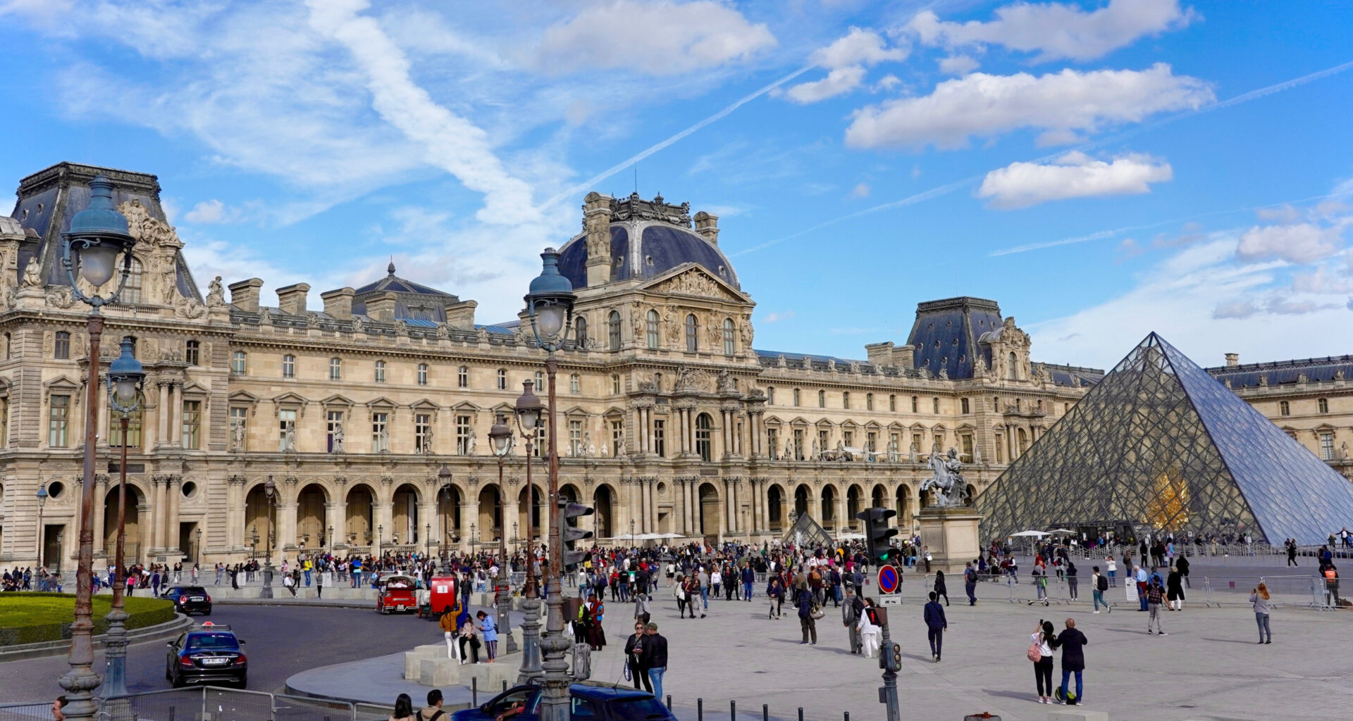 © Shutterstock - Avec 37 millions de visiteurs entre janvier et août, la région retrouve des niveaux supérieurs à 2019. Les clientèles internationales tirent la croissance.