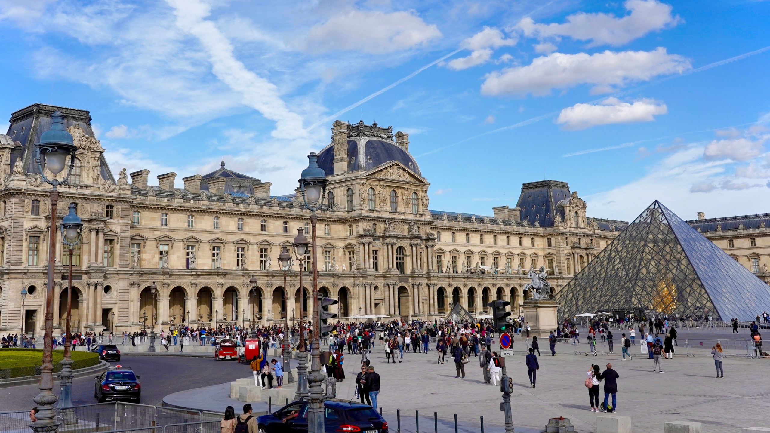 © Shutterstock - Avec 37 millions de visiteurs entre janvier et août, la région retrouve des niveaux supérieurs à 2019. Les clientèles internationales tirent la croissance.