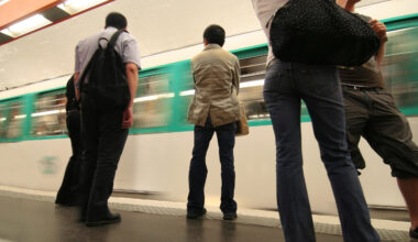 © Shutterstock - Entre fermetures de stations de métro, interruptions de RER et des travaux sur certaines lignes Transilien, les voyageurs franciliens devront composer avec les travaux.