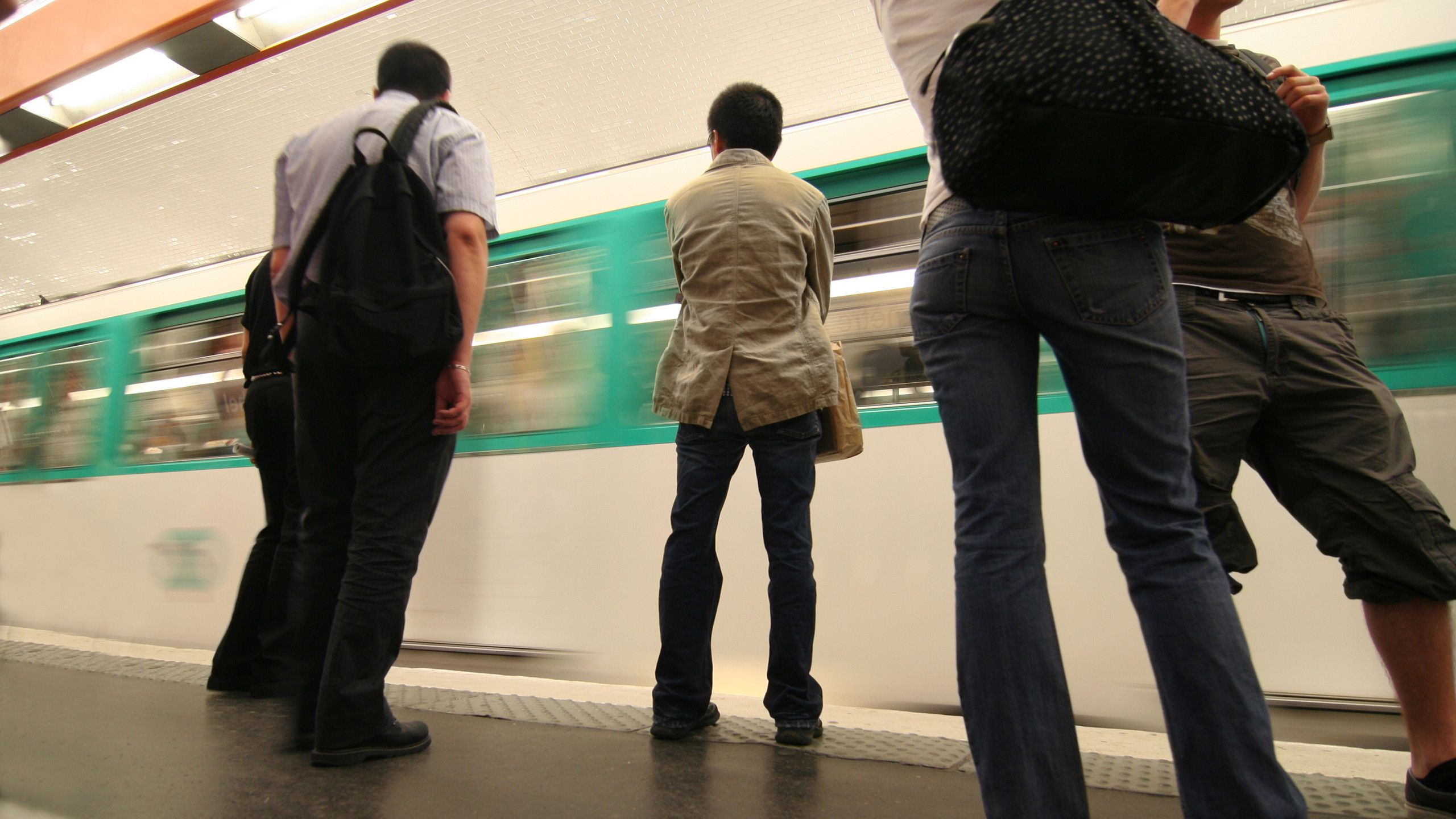 © Shutterstock - Entre fermetures de stations de métro, interruptions de RER et des travaux sur certaines lignes Transilien, les voyageurs franciliens devront composer avec les travaux.