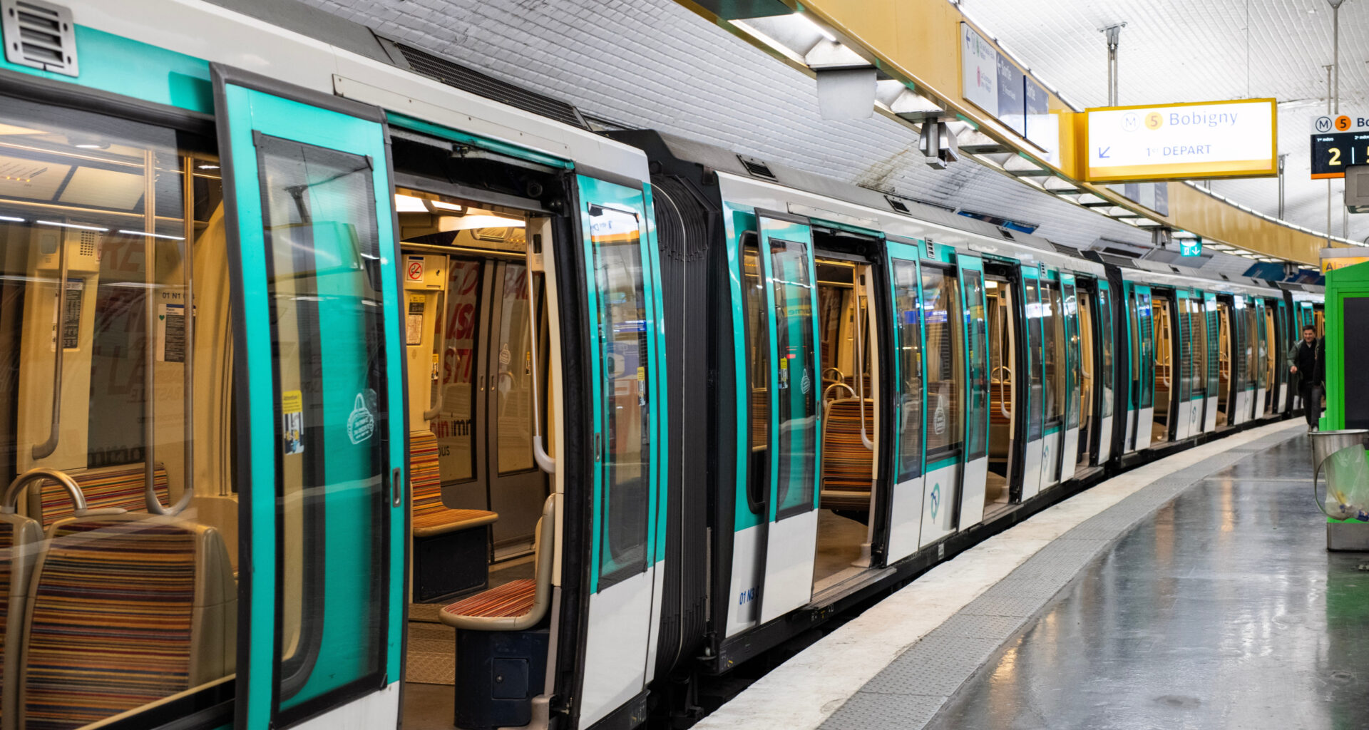 © Shutterstock - Le dispositif “Témoins de Ligne” fête ses 25 ans. Devenu un outil clé de dialogue entre usagers et opérateurs, il s’étend à de nouvelles lignes et réseaux.