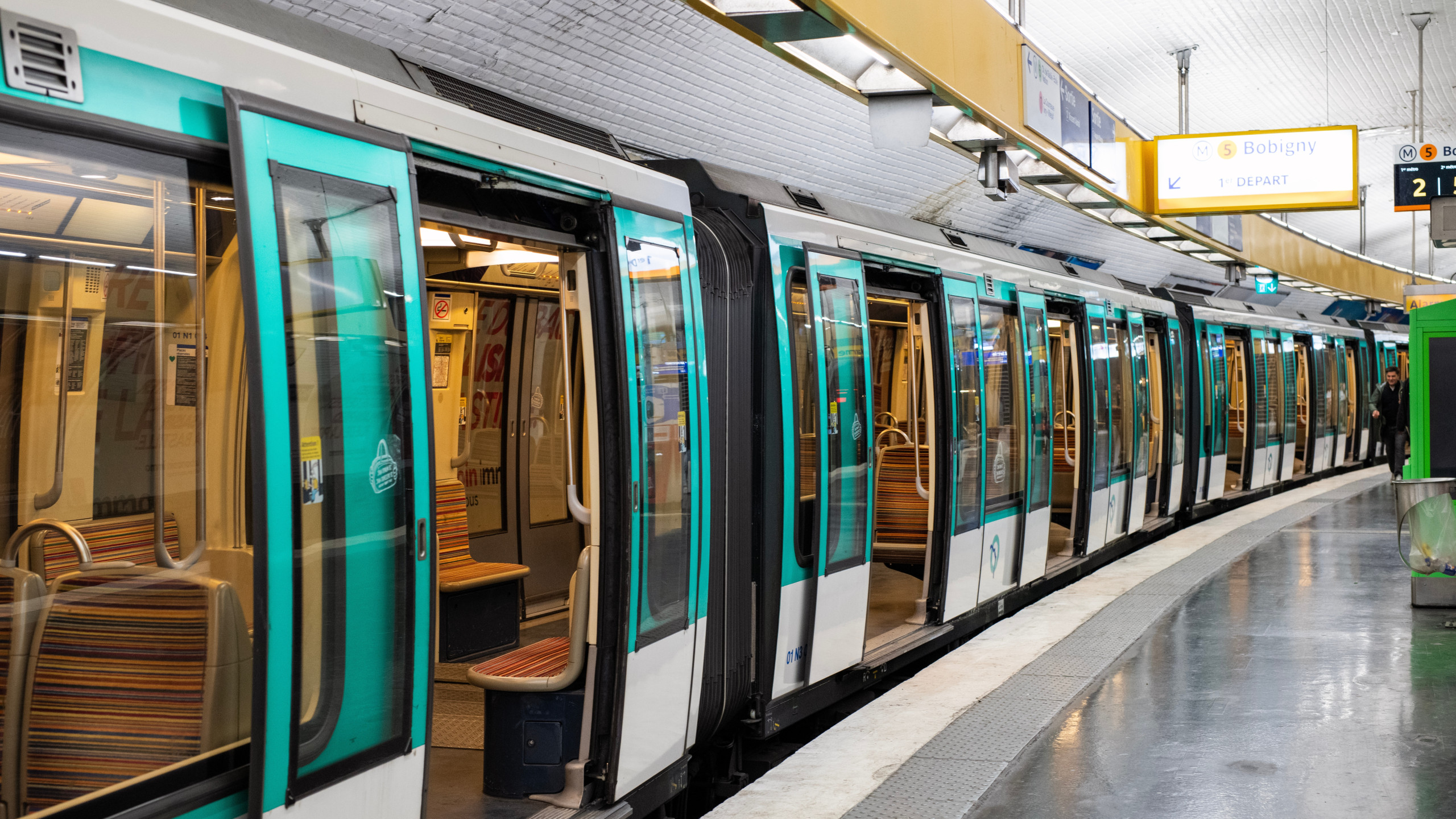 © Shutterstock - Le dispositif “Témoins de Ligne” fête ses 25 ans. Devenu un outil clé de dialogue entre usagers et opérateurs, il s’étend à de nouvelles lignes et réseaux.