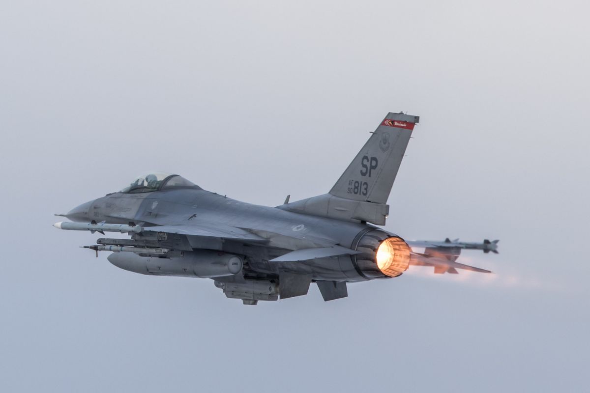 Samedi, deux avions de chasse F-16 roumains ont repéré un drone russe au-dessus du territoire roumain alors qu