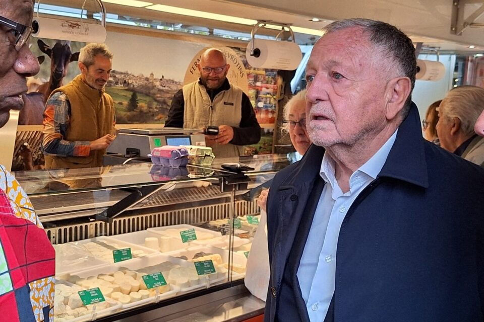 Jean-Michel Aulas a reçu un accueil chaleureux au marché de Point du jour, dans le 5e arrondissement de Lyon.