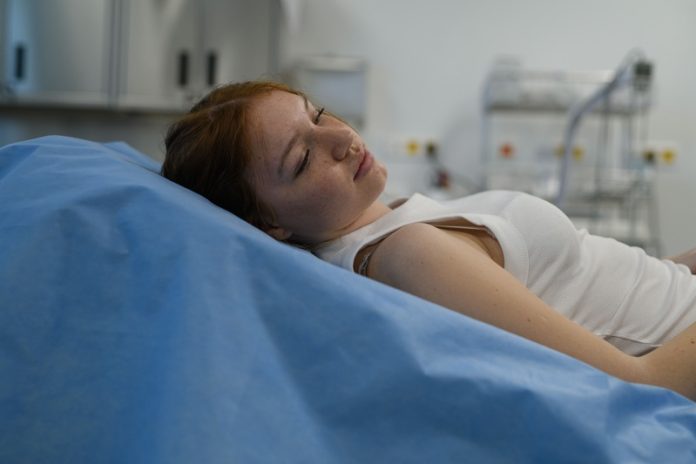 journée mondiale santé sexuelle des jeunes ist contraception préservatif cybersexisme dick pics Ma Santé Une jeune fille en consultation pour sa santé sexuelle.