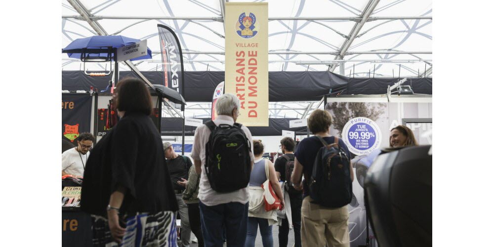 L'économie sociale et solidaire (ESS) est représentée, notamment par des « commerçants du monde » [hall 5]. Photo Thomas Toussaint