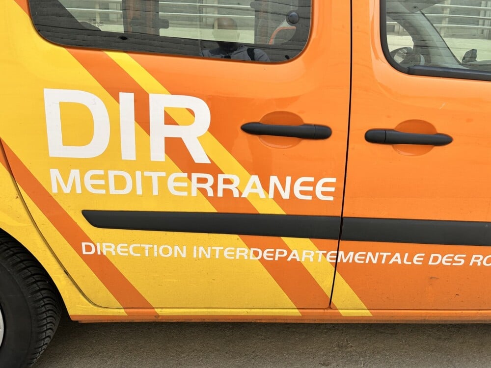 deux véhicules impliqués dans un accident sur l'A7 à Marseille, bouchon important