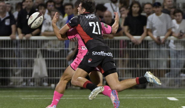 La faute de Martin Meliande sur Louis Carbonel qui lui a valu un carton jaune en fin de match. Photo Maxime Jegat