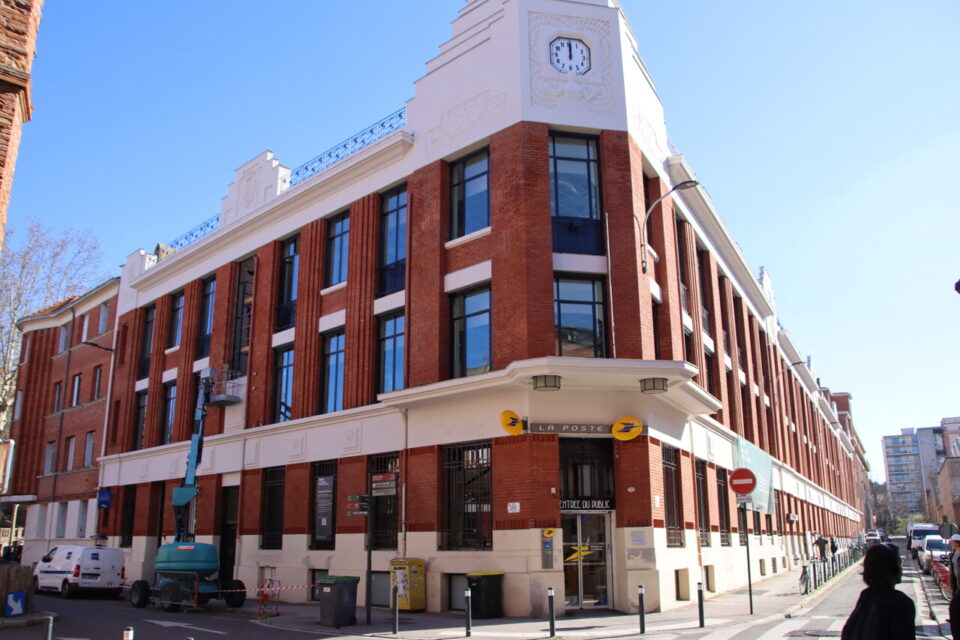 Depuis octobre 2022, La poste de Saint-Aubin à Toulouse fait l'objet d'importants travaux.