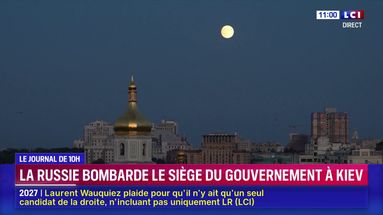 La Russie bombarde le siège du gouvernement à Kiev
