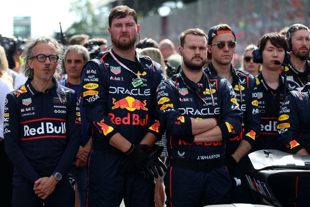 Laurent Mekies et les mécaniciens Red Bull avant le GP d'Italie.
