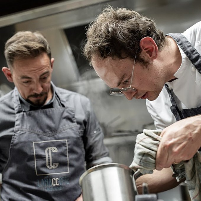 Le chef Maxime Fillaut (à d.) conjugue cuisine moderne et belle carte des vins.