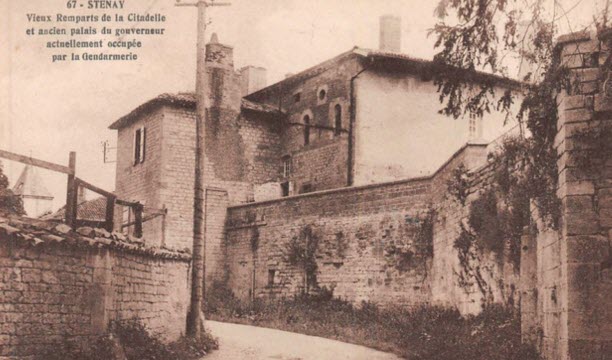 Le long du tracé des anciens remparts de la citadelle et de la ville fortifiée, balade guidée et commentée à la découverte de Stenay au XVIIe siècle.