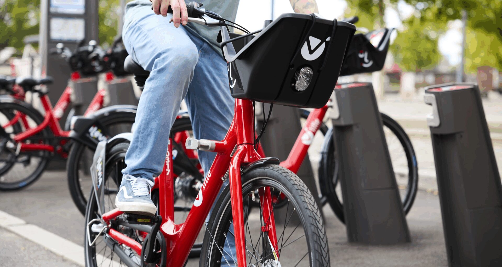 fiasco des nouveaux vélos partagés, volés comme des petits pains