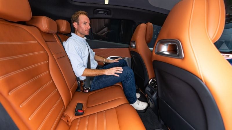 L'empattement plus long de 8 cm par rapport au GLC classique profite à l'espace à bord : deux adultes sont parfaitement à leur aise, aux jambes comme en garde au toit.