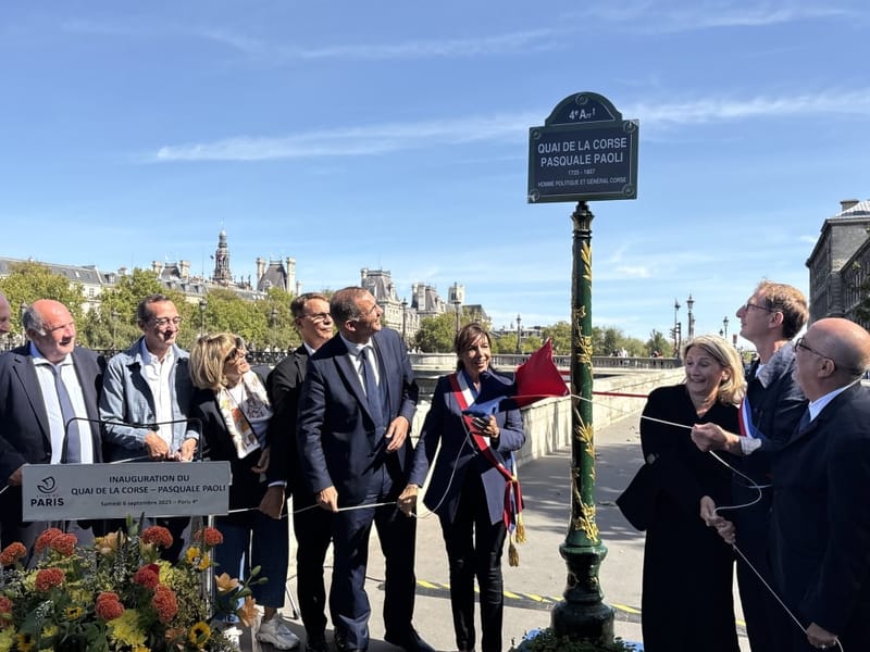 Des élus insulaires, dont Gilles Simeoni et Marie-Antoinette Maupertuis, ont fait le déplacement pour l'inauguration du Quai de la Corse-Pasquale Paoli, aux côtés notamment de la maire de Paris, Anne Hidalgo.