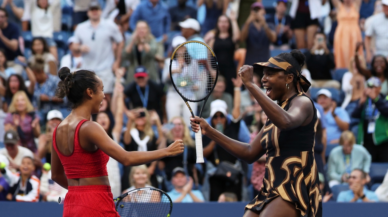 US Open : Même à distance, Serena donne des conseils à sa soeur Venus Williams et Fernandez