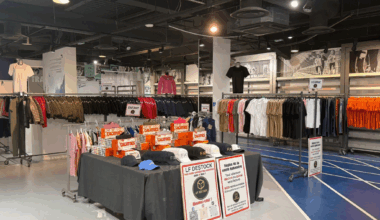 Nice. Des vêtements de grandes marques à prix cassés en vente dans ce centre commercial