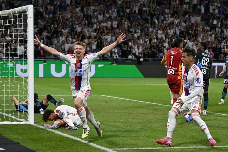 l'OM craque à dix à Lyon, Monaco s'impose dans la douleur