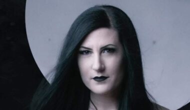 “Je suis VRAIMENT fière de Zoë et Ashok” : Lindsay Schoolcraft soutient les ex-membres de Cradle Of Filth