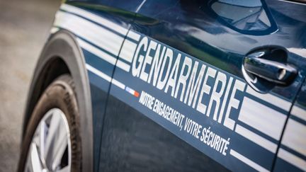 Une voiture de gendarmerie. Image d'illustration. (LIONEL VADAM  / MAXPPP)