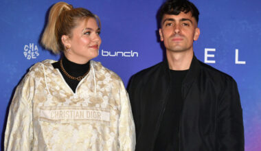 Louane fiancée à Florian Rossi : la chanteuse sexy dans une robe moulante, ce geste de son chéri qui ne passe pas inaperçu