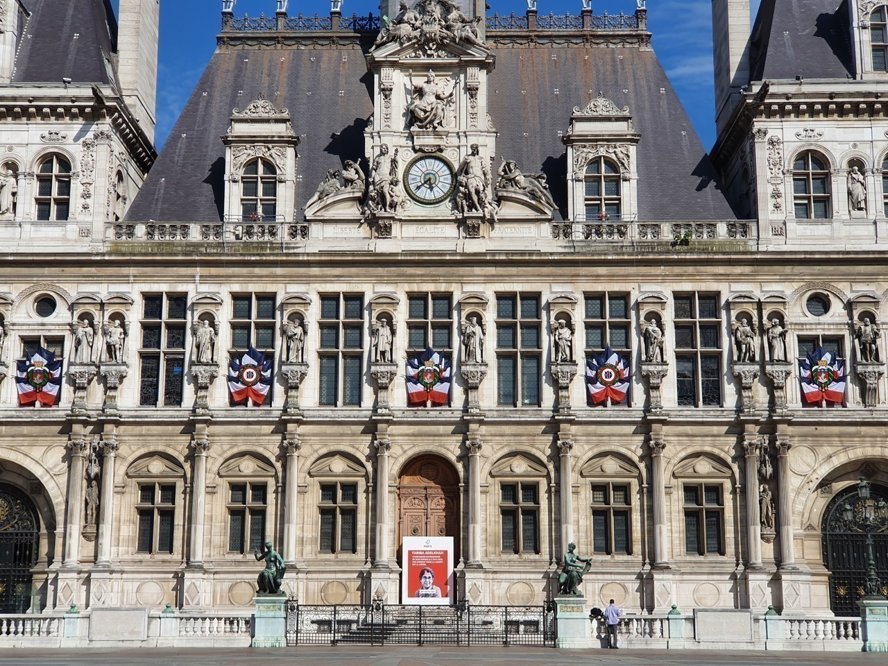 Des logements sociaux à 48 millions près des Champs-Élysées ? Anne Hidalgo tente d'éteindre la polémique