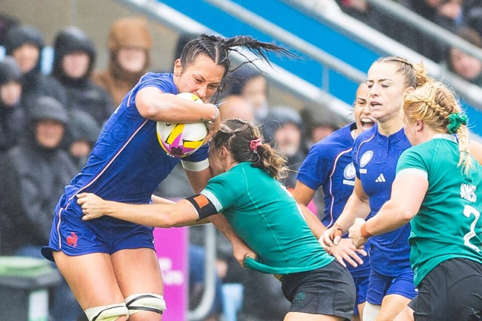 La co-capitaine du XV de France féminin Manae Feleu avait  déjà écopé d'un carton jaune durant ce quart de finale.